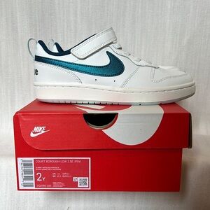 Boys size 2 Y Court Borough Low - white/blue - new in box
